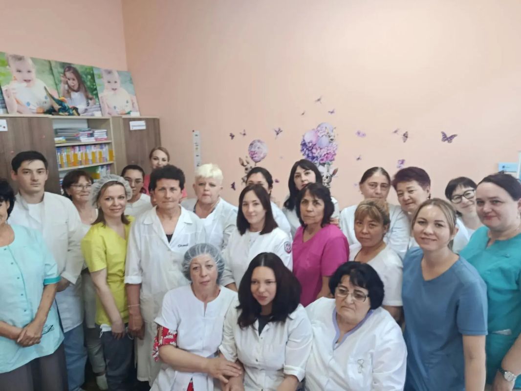 Уважаемые медицинские работники, бывшие, настоящий и будущие! Уважаемые медицинские работники, бывшие, настоящий и будущие!