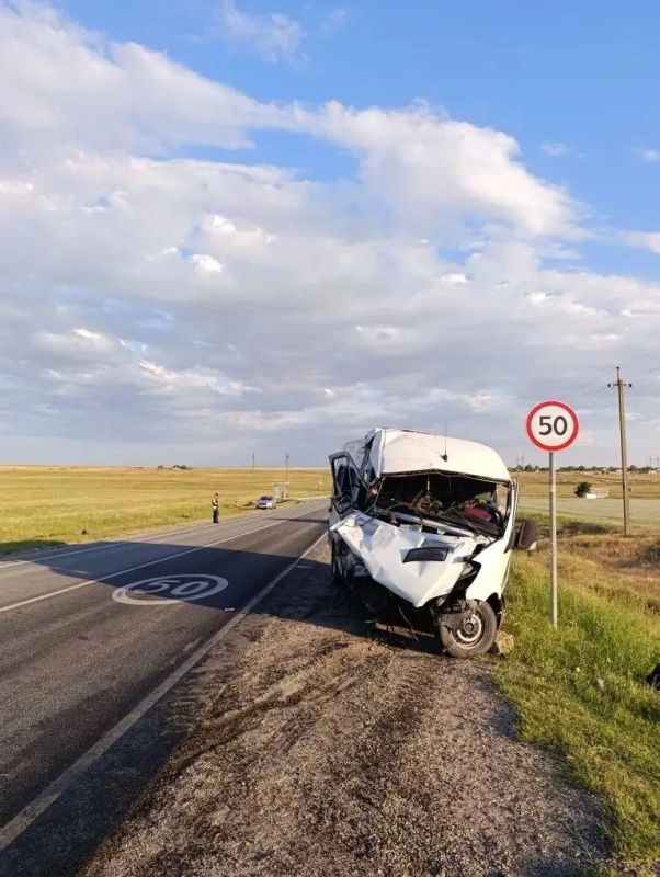 Жесткое ДТП в Крыму: BMW протаранил микроавтобус с 18 пассажирами, двое погибли