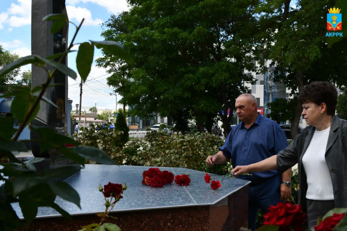 Сегодня, в День памяти и скорби отдали дань уважения тем, кто стоял на страже Родины в разные эпохи Сегодня, в День памяти и скорби отдали дань уважения тем, кто стоял на страже Родины в разные эпохи