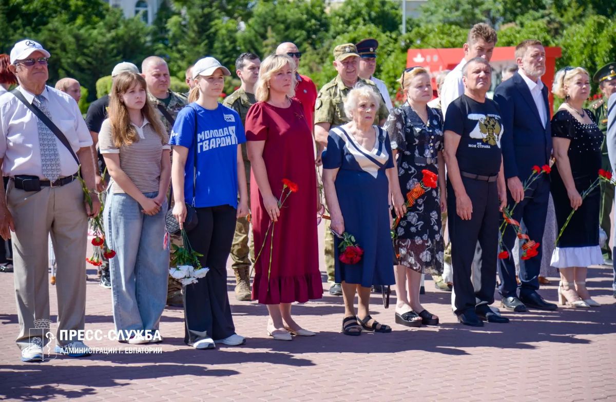 День памяти и скорби: в Евпатории почтили память защитников Родины День памяти и скорби: в Евпатории почтили память защитников Родины