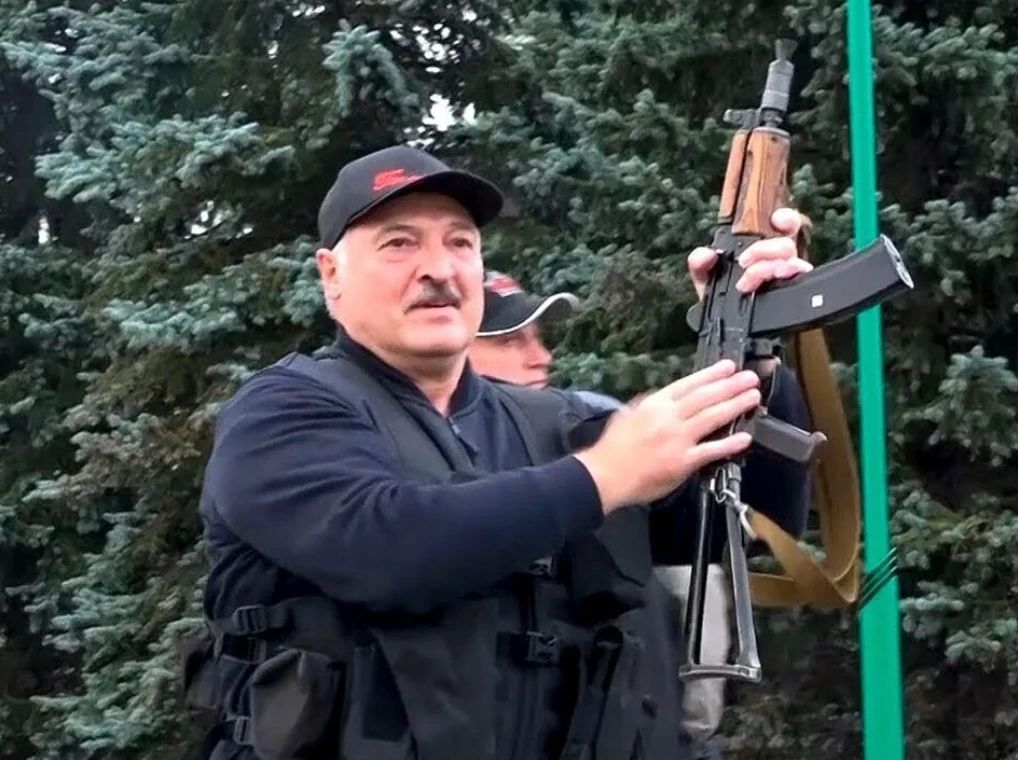 Михаил Онуфриенко: Исторические напёрстки:. Второй день приличная публика пребывает в недоумении, неужто перебравший колумбийского пан гетьман намерен открыть новый фронт протяжённостью под полторы тыщи километров, когда у...