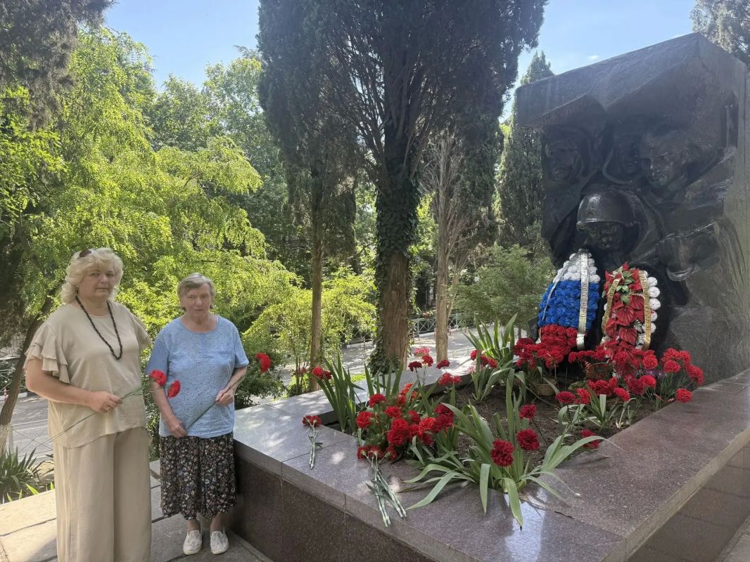 День памяти и скорби. . 22 июня, в День памяти и скорби, в учреждениях социального обслуживания Крыма, подведомственных Минтруда РК, почтили память тех, кто отдал жизни за Победу День памяти и скорби. . 22 июня, в День памяти и скорби, в учреждениях социального обслуживания Крыма, подведомственных Минтруда РК, почтили память тех, кто отдал жизни за Победу