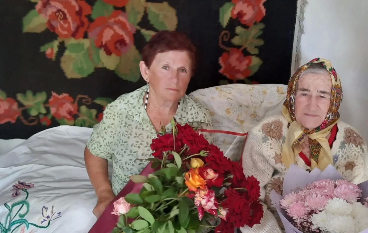 20 июня председатель Советского районного совета Виктория Грицай совместно с председателем Краснофлотского сельского совета Сергеем Нестеренко, председателем районного Совета ветеранов Любовью Крюковской и председателем... 20 июня председатель Советского районного совета Виктория Грицай совместно с председателем Краснофлотского сельского совета Сергеем Нестеренко, председателем районного Совета ветеранов Любовью Крюковской и председателем...