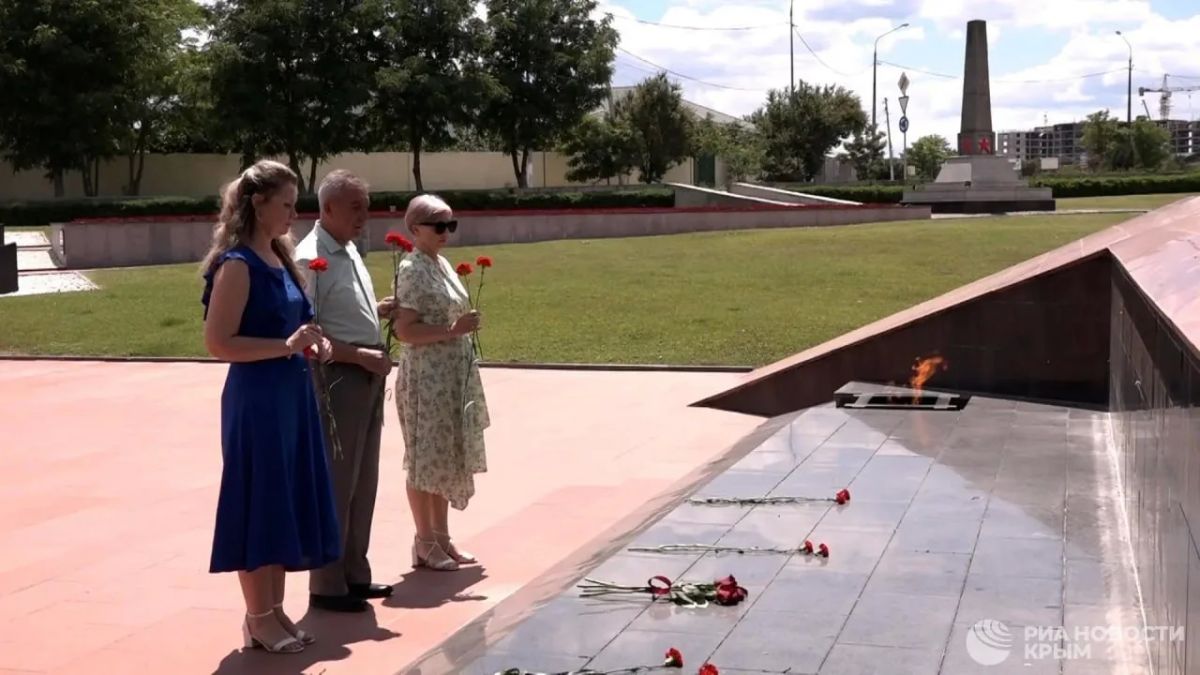 На площадке "Концлагеря "Красный" открылась выставка "Отражение На площадке "Концлагеря "Красный" открылась выставка "Отражение