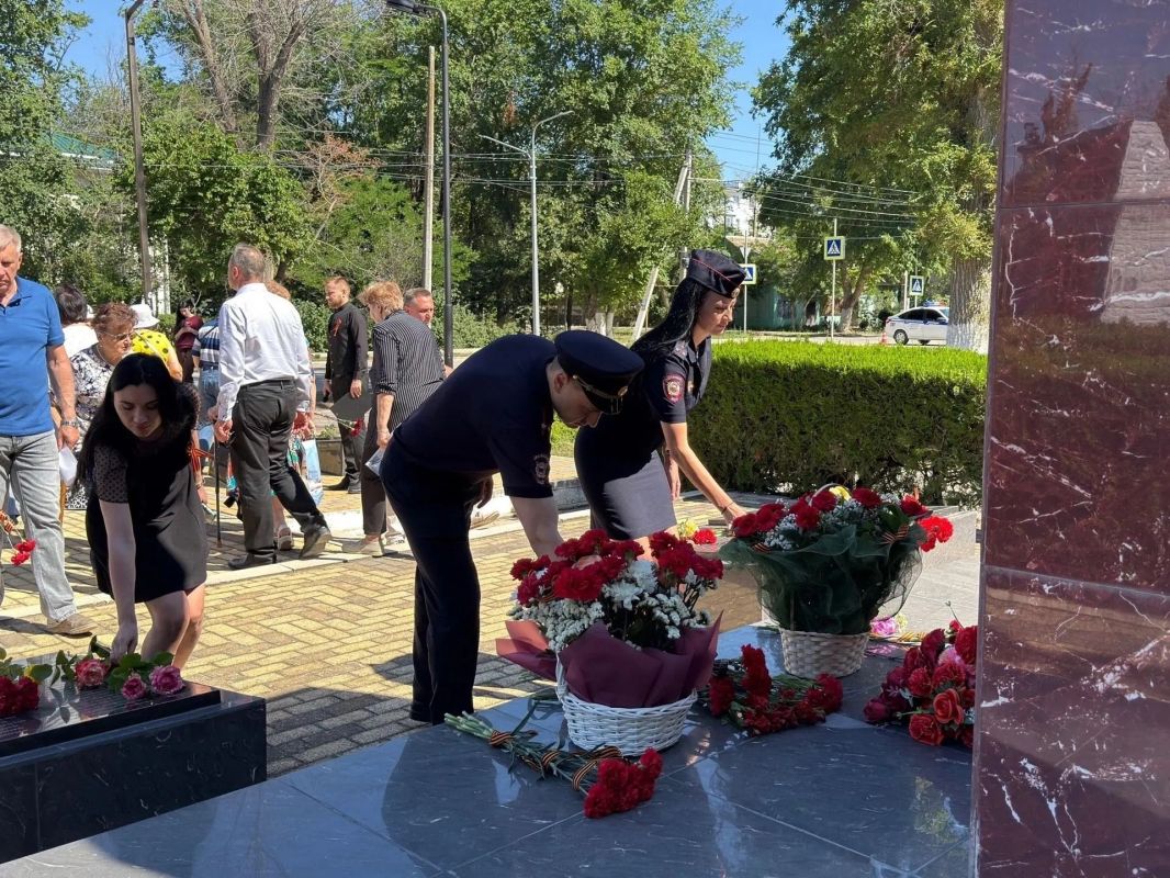Полицейские г. Красноперекопск приняли участие в церемонии возложения цветов, посвященной Дню памяти и скорби – Дню начала Великой Отечественной войны