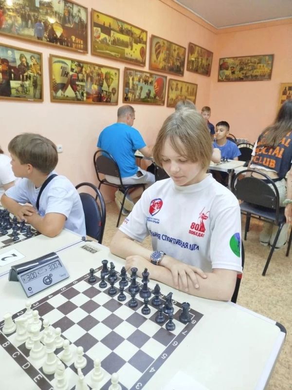Соревнуются шахматисты. В Феодосии при поддержке местной шахматной федерации, РОО «Союз советских офицеров, ветеранов боевых действий Феодосии и Восточного Крыма» состоялся блиц-турнир по шахматам, посвященный 244-й... Соревнуются шахматисты. В Феодосии при поддержке местной шахматной федерации, РОО «Союз советских офицеров, ветеранов боевых действий Феодосии и Восточного Крыма» состоялся блиц-турнир по шахматам, посвященный 244-й...