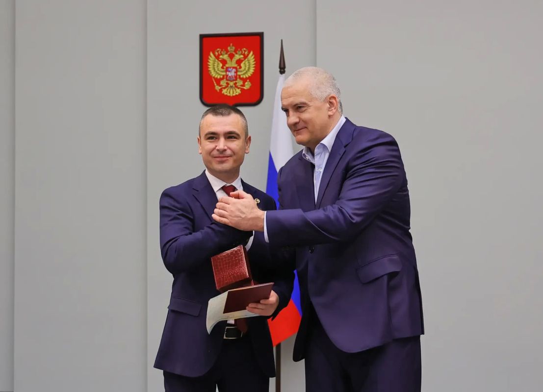 Сергей Аксёнов вручил дипломы выпускникам региональной кадровой программы «Герои Крыма»