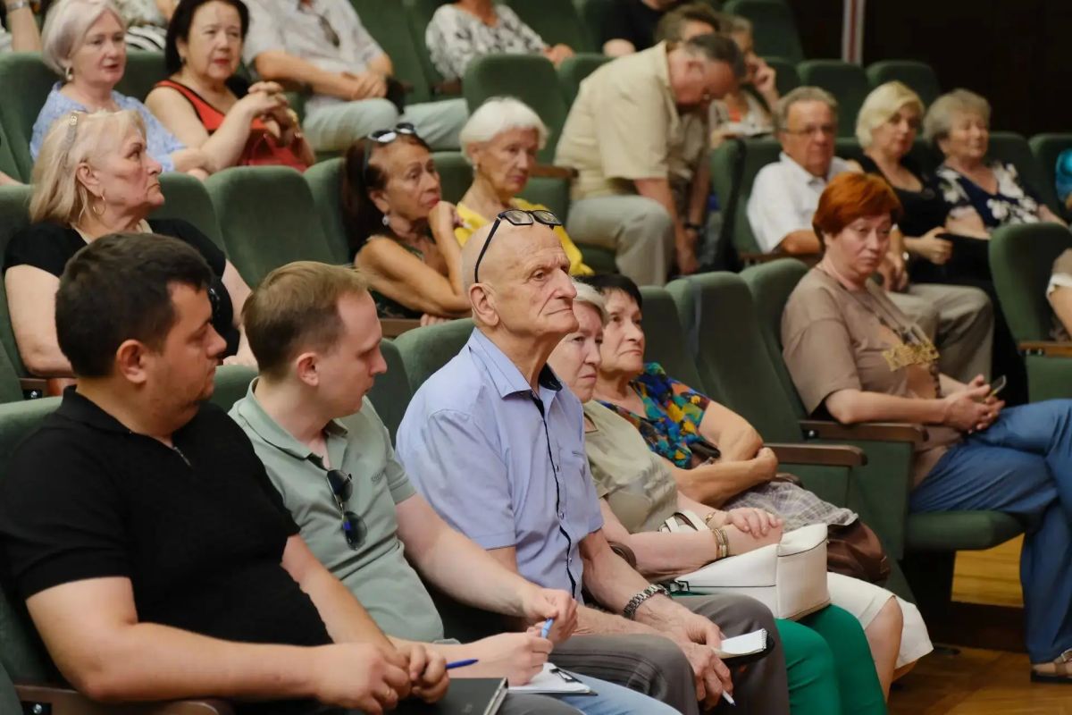 Янина Павленко: Уже традиционная для Ялты встреча с председателями многоквартирных домов региона Янина Павленко: Уже традиционная для Ялты встреча с председателями многоквартирных домов региона