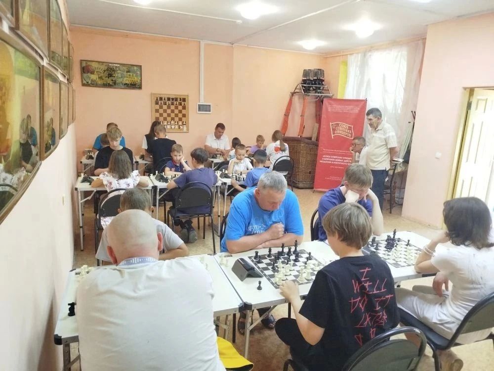 Соревнуются шахматисты. В Феодосии при поддержке местной шахматной федерации, РОО «Союз советских офицеров, ветеранов боевых действий Феодосии и Восточного Крыма» состоялся блиц-турнир по шахматам, посвященный 244-й... Соревнуются шахматисты. В Феодосии при поддержке местной шахматной федерации, РОО «Союз советских офицеров, ветеранов боевых действий Феодосии и Восточного Крыма» состоялся блиц-турнир по шахматам, посвященный 244-й...