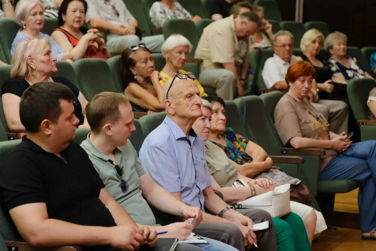 Янина Павленко: Уже традиционная для Ялты встреча с председателями многоквартирных домов региона Янина Павленко: Уже традиционная для Ялты встреча с председателями многоквартирных домов региона
