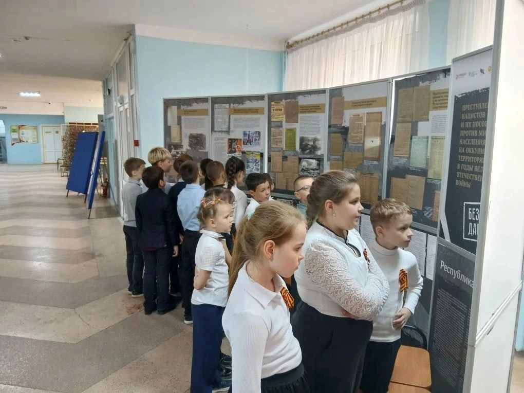 Выставочный проект «Без срока давности» представлен в образовательных учреждениях Симферопольского района Выставочный проект «Без срока давности» представлен в образовательных учреждениях Симферопольского района