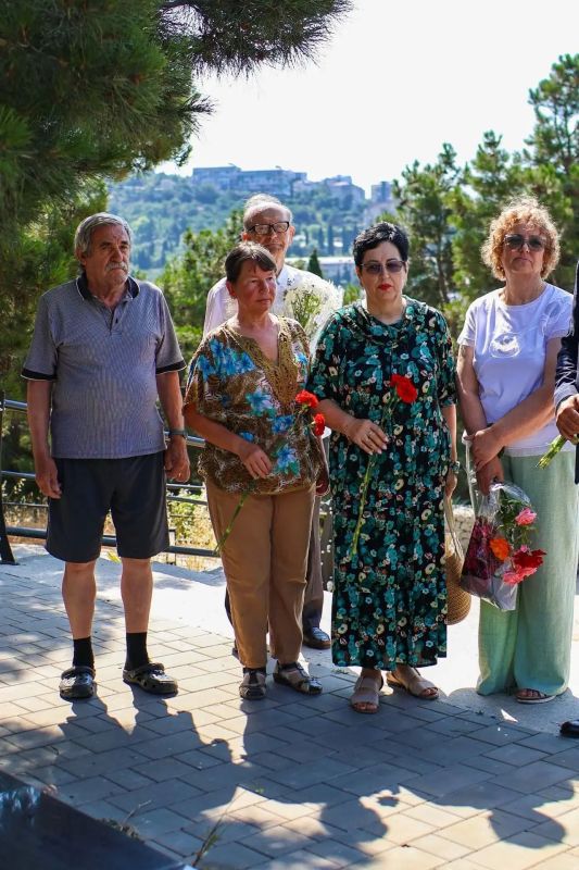 В Ялте почтили память жертв депортации из Крыма армянского, болгарского и греческого народов В Ялте почтили память жертв депортации из Крыма армянского, болгарского и греческого народов