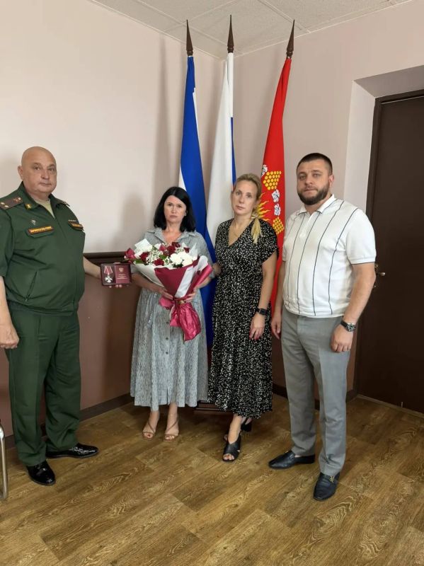 Кирилл Чебышев: Вместе с военным комиссаром города Судак Константином Пушкарным и председателем Судакского городского совета-главой муниципального образования Дарьей Дейнеко передали государственную награду — орден Мужества... Кирилл Чебышев: Вместе с военным комиссаром города Судак Константином Пушкарным и председателем Судакского городского совета-главой муниципального образования Дарьей Дейнеко передали государственную награду — орден Мужества...
