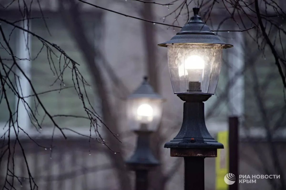Фонтаны и уличное освещение временно прекратят работу в Саках