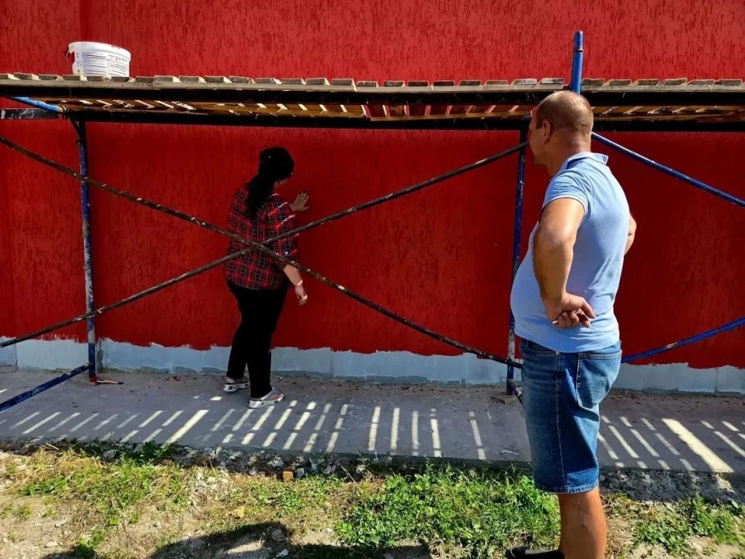 В Джанкойском районе продолжается капитальный ремонт Зерновского сельского клуба