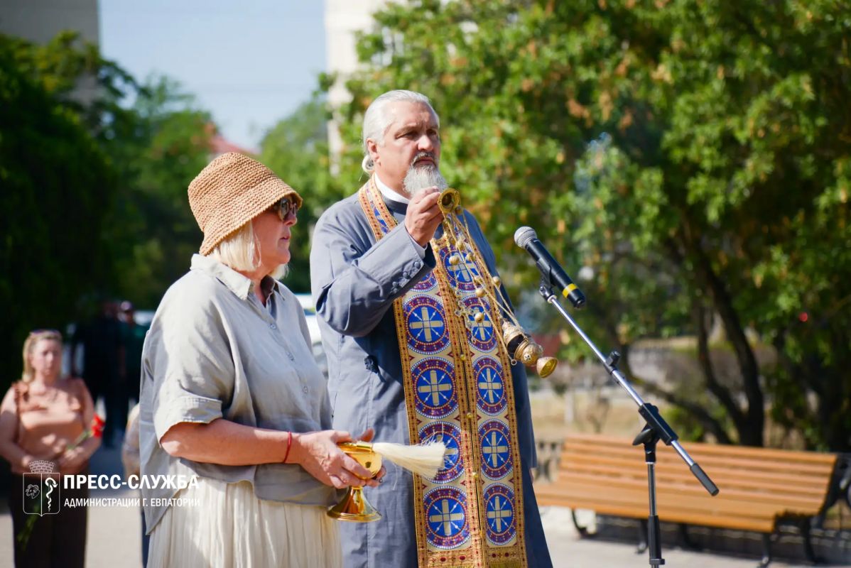 В Евпатории почтили память жертв депортации народов Крыма В Евпатории почтили память жертв депортации народов Крыма
