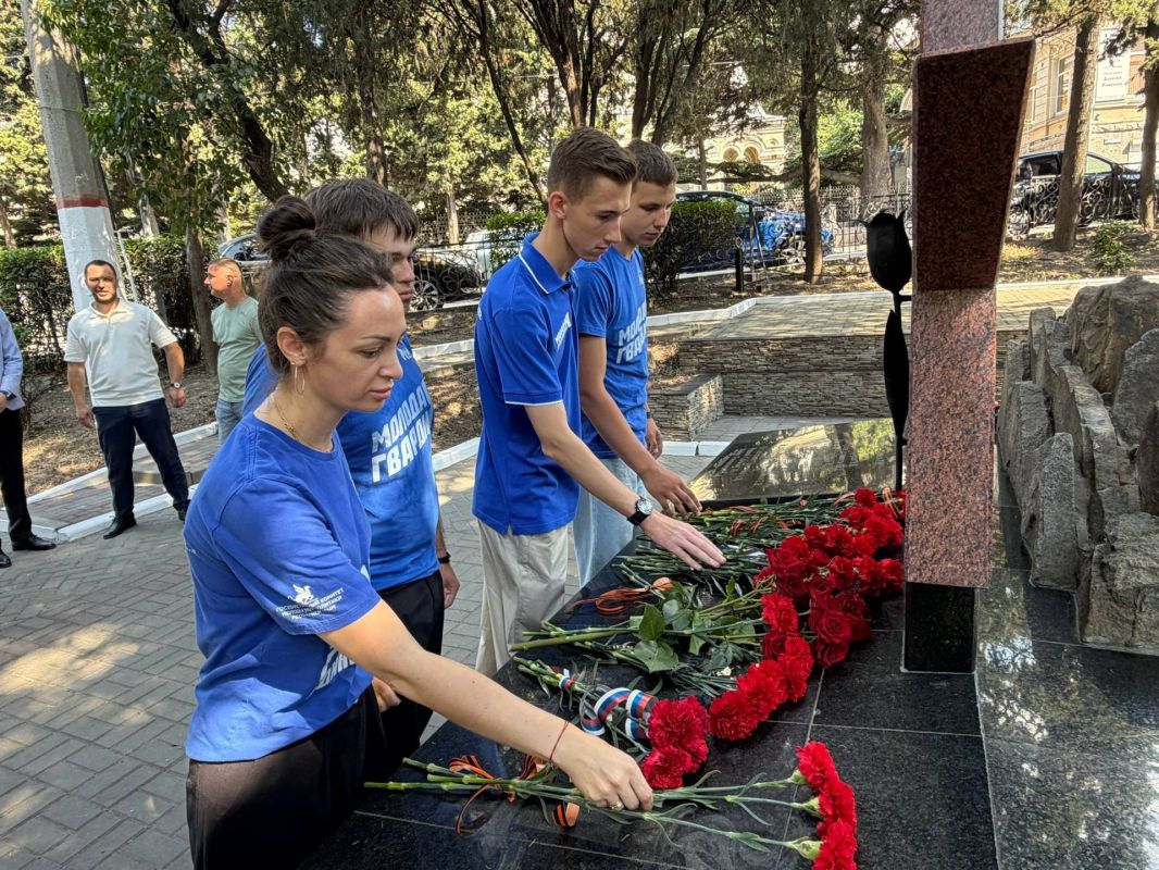 Крымские активисты Молодой Гвардии Единой России проводят мероприятия ко Дню ветеранов боевых действий Крымские активисты Молодой Гвардии Единой России проводят мероприятия ко Дню ветеранов боевых действий