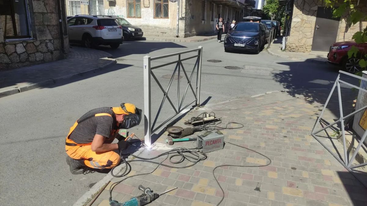 200+ героев чистоты. Специалисты «ДЭУ» работают без выходных, чтобы наш город оставался чистым, ухоженным и безопасным 200+ героев чистоты. Специалисты «ДЭУ» работают без выходных, чтобы наш город оставался чистым, ухоженным и безопасным