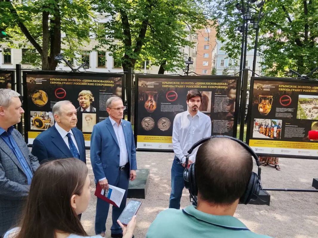 Сегодня, 1 июля 2026 года, в Москве на Гоголевском бульваре состоялось открытие выставки Российского военно-исторического общества «Крымское золото: «цивилизованная» Европа грабит российские сокровища» Сегодня, 1 июля 2026 года, в Москве на Гоголевском бульваре состоялось открытие выставки Российского военно-исторического общества «Крымское золото: «цивилизованная» Европа грабит российские сокровища»
