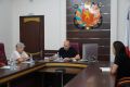 Иван Кошель обсудил с керчанкой инициативный проект по ЖКХ