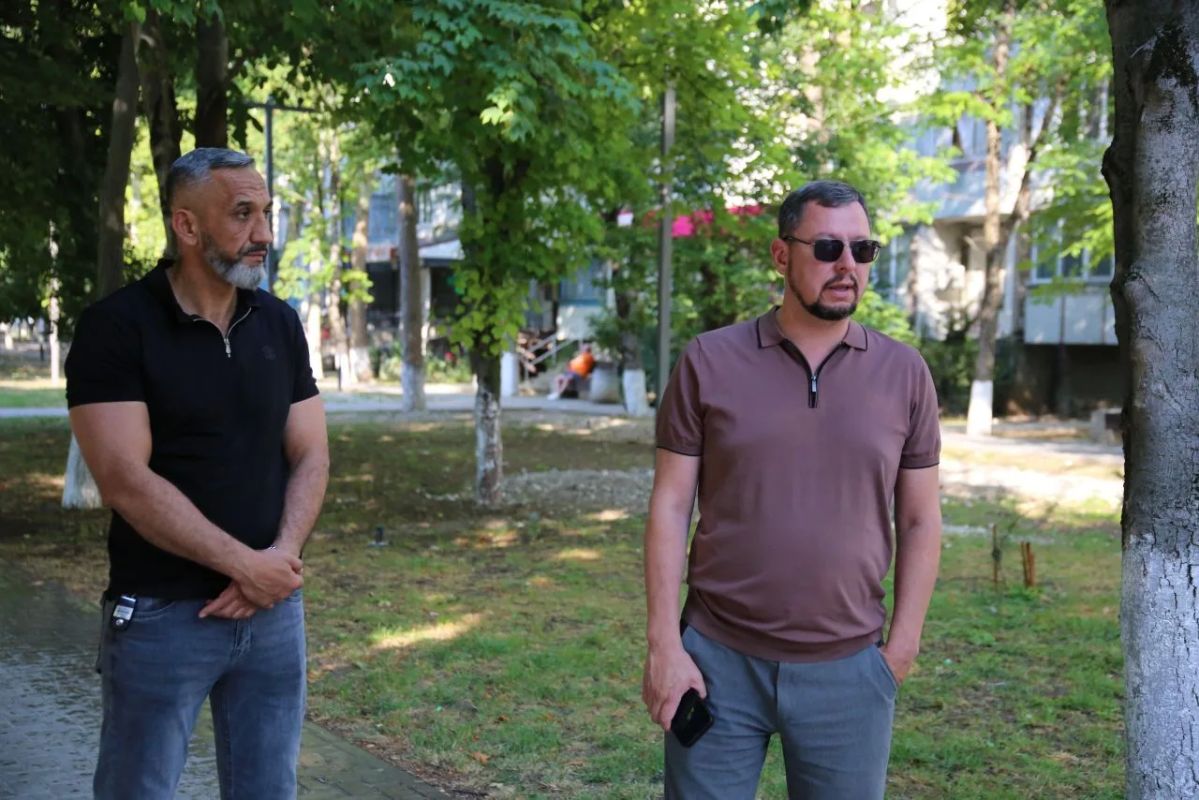 В Бахчисарае завершили монтаж системы автополива в сквере Севастопольских курсантов В Бахчисарае завершили монтаж системы автополива в сквере Севастопольских курсантов