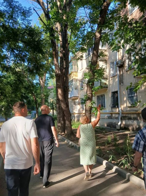 Иван Кошель: Вместе с депутатом горсовета от «Единой России» Анатолием Красниковым провели встречу с жителями дома 45а по ул. Орджоникидзе. Обсудили накопившиеся проблемы и их решение Иван Кошель: Вместе с депутатом горсовета от «Единой России» Анатолием Красниковым провели встречу с жителями дома 45а по ул. Орджоникидзе. Обсудили накопившиеся проблемы и их решение