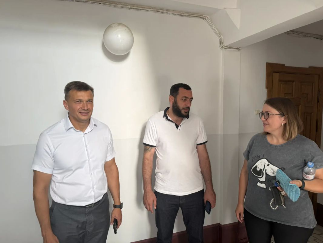 Константин Шимановский: Завершен косметический ремонт подъезда в пгт Никита, 38 корпус 2!