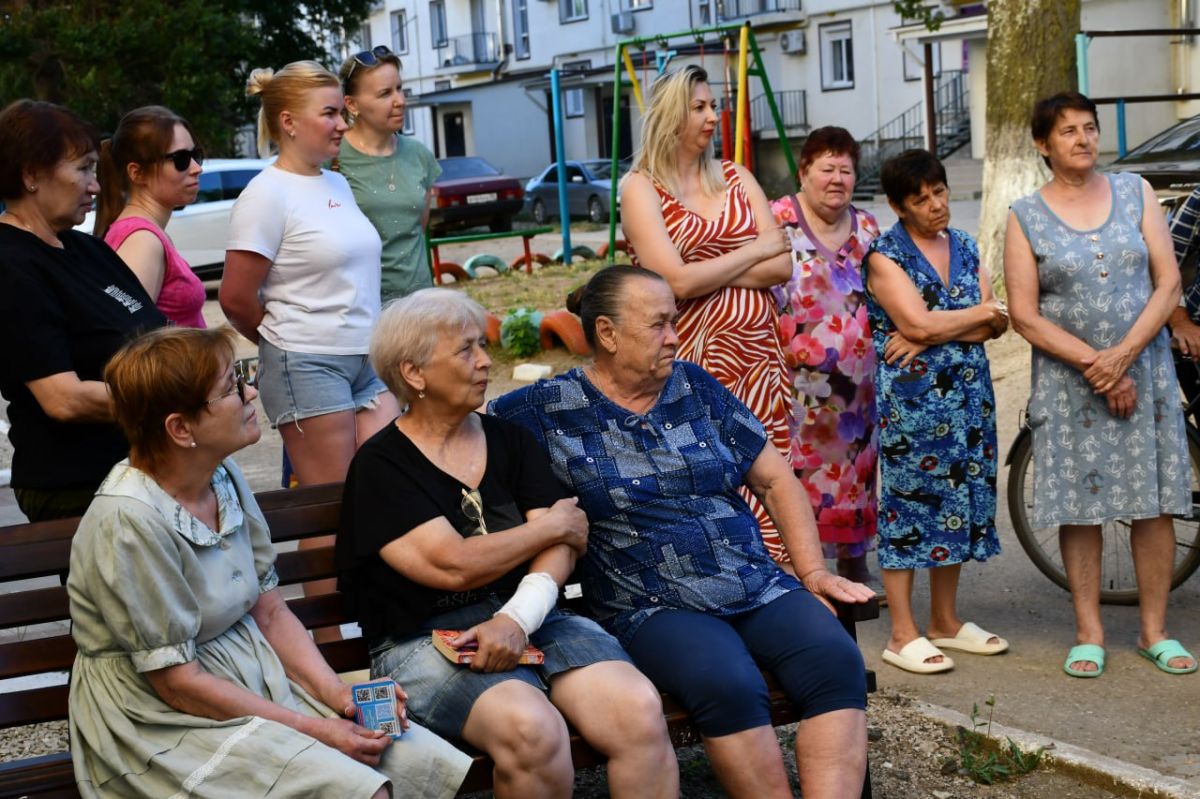 Василий Грабован: Продолжаем с Ольгой Петровой, председателем районного совета, проводить встречи с вами Василий Грабован: Продолжаем с Ольгой Петровой, председателем районного совета, проводить встречи с вами