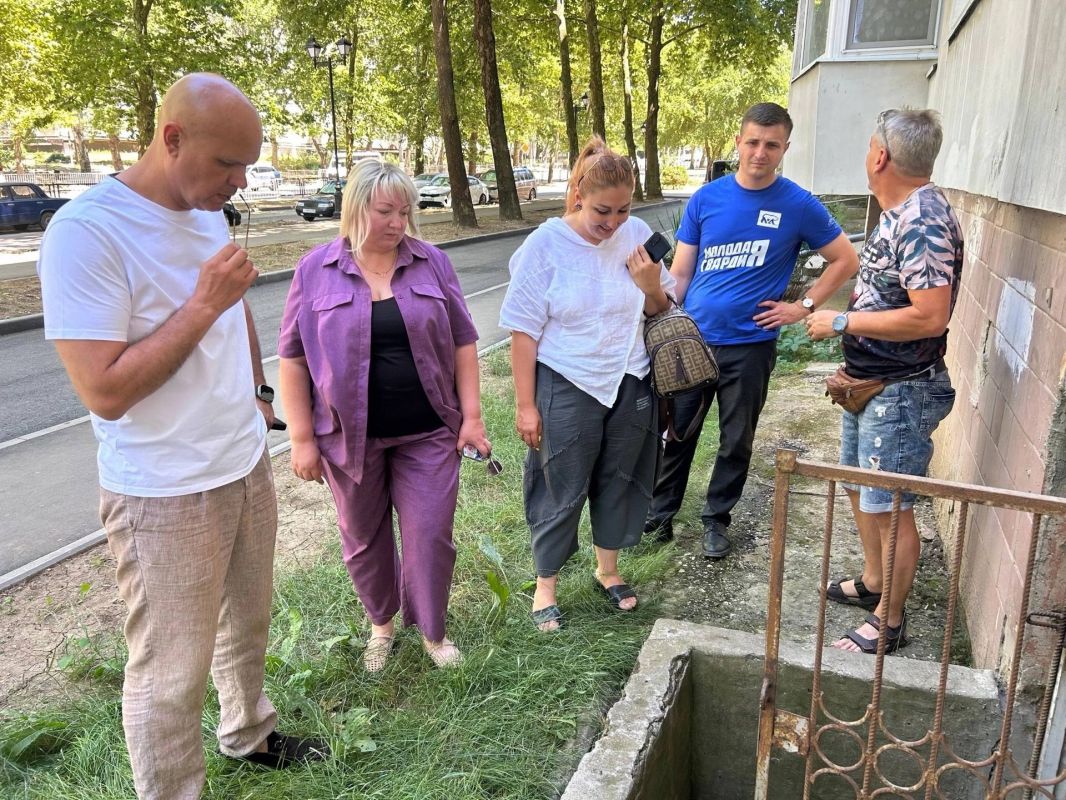 На протяжении всей недели активисты Молодой Гвардии Единой России города Керчи совместно с Главой муниципального образования Колесником Денисом Владимировичем, депутатом Государственного Совета Кришталь Олегом Ярославовичем... На протяжении всей недели активисты Молодой Гвардии Единой России города Керчи совместно с Главой муниципального образования Колесником Денисом Владимировичем, депутатом Государственного Совета Кришталь Олегом Ярославовичем...