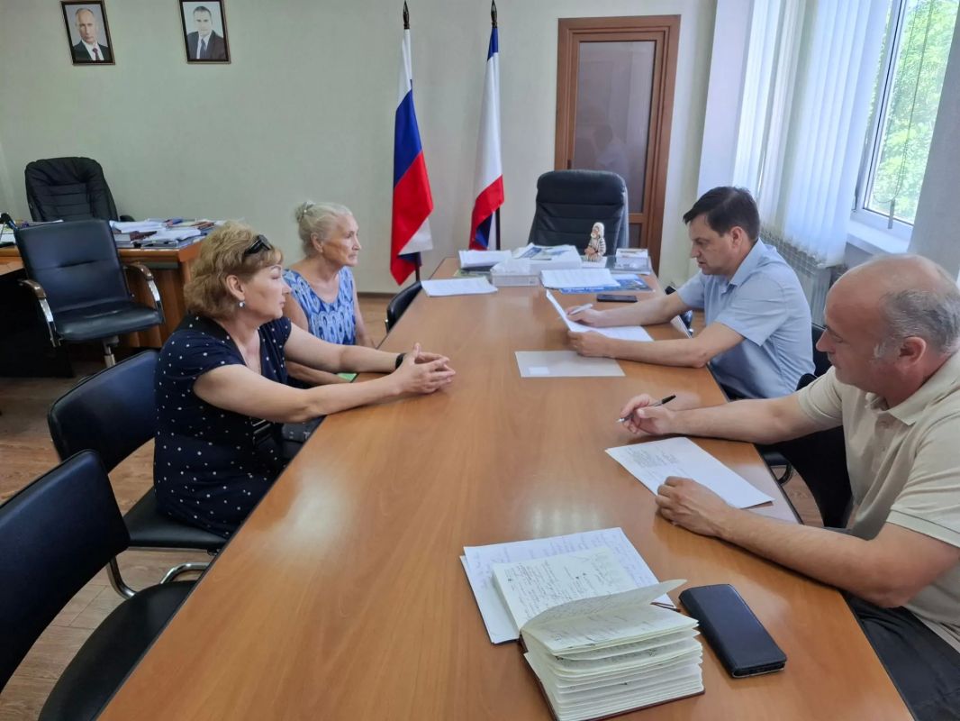 В Госкомнаце Крыма прошёл приём граждан В Госкомнаце Крыма прошёл приём граждан