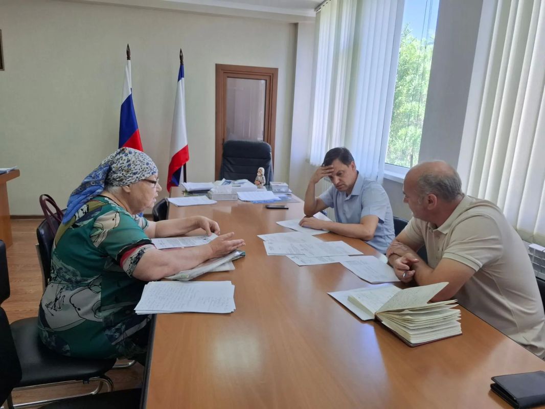 В Госкомнаце Крыма прошёл приём граждан