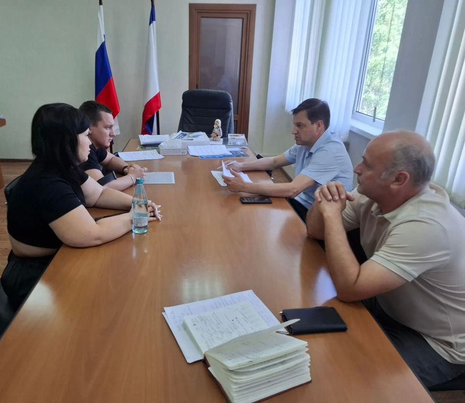 В Госкомнаце Крыма прошёл приём граждан В Госкомнаце Крыма прошёл приём граждан