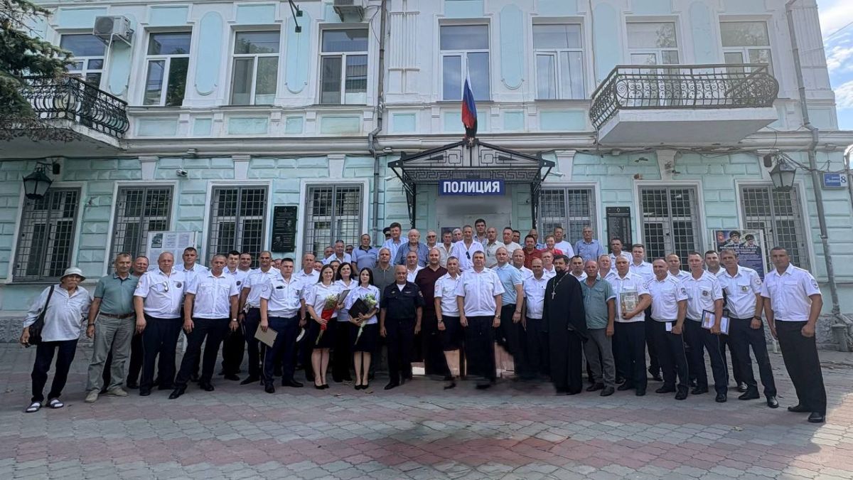 Иван Кошель: С главой муниципального образования Денисом Колесником, депутатом Госсовета Крыма Олегом Кришталь поздравил сотрудников и ветеранов Госавтоинспекции города-героя Керчи Иван Кошель: С главой муниципального образования Денисом Колесником, депутатом Госсовета Крыма Олегом Кришталь поздравил сотрудников и ветеранов Госавтоинспекции города-героя Керчи