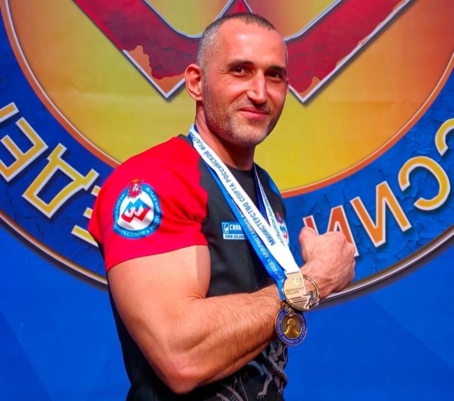Спортсмен из пгт Молодёжное — чемпион Всероссийских соревнований по армрестлингу