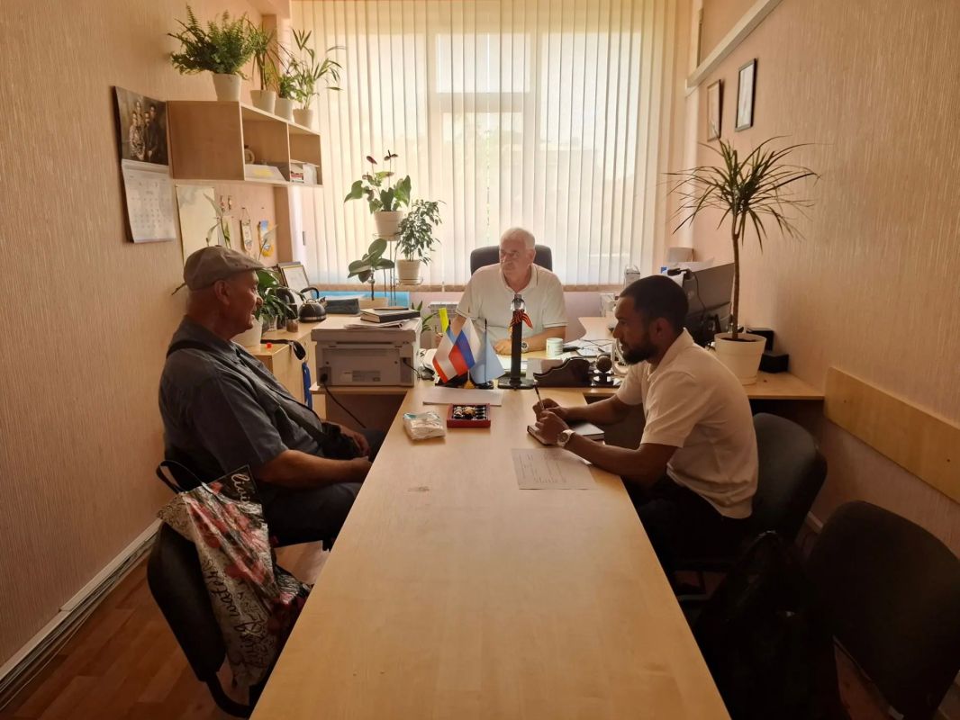 В Госкомнаце Крыма прошёл приём граждан В Госкомнаце Крыма прошёл приём граждан