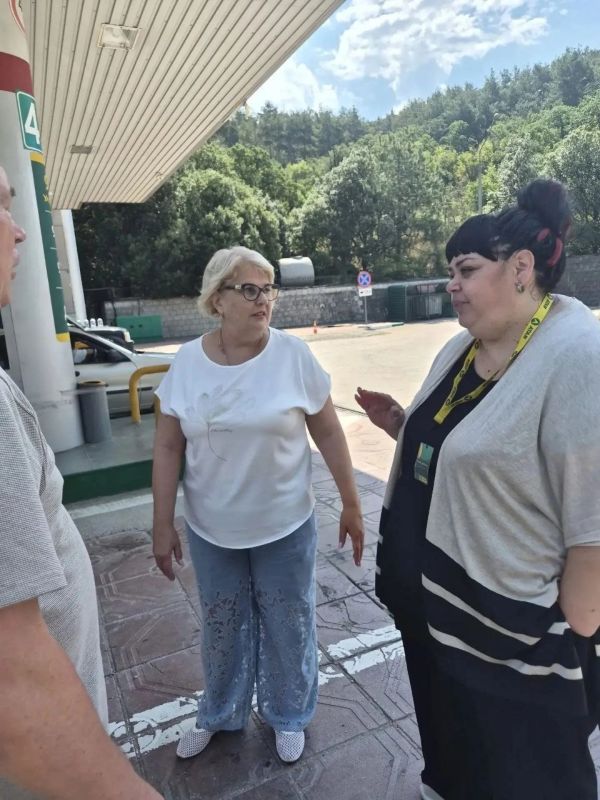 Галина Огнёва: Проверила работу автозаправочной станции «АТАН», где сегодня с 10:00 утра ведётся реализация топлива марок АИ-95+ и ДТ+ Галина Огнёва: Проверила работу автозаправочной станции «АТАН», где сегодня с 10:00 утра ведётся реализация топлива марок АИ-95+ и ДТ+