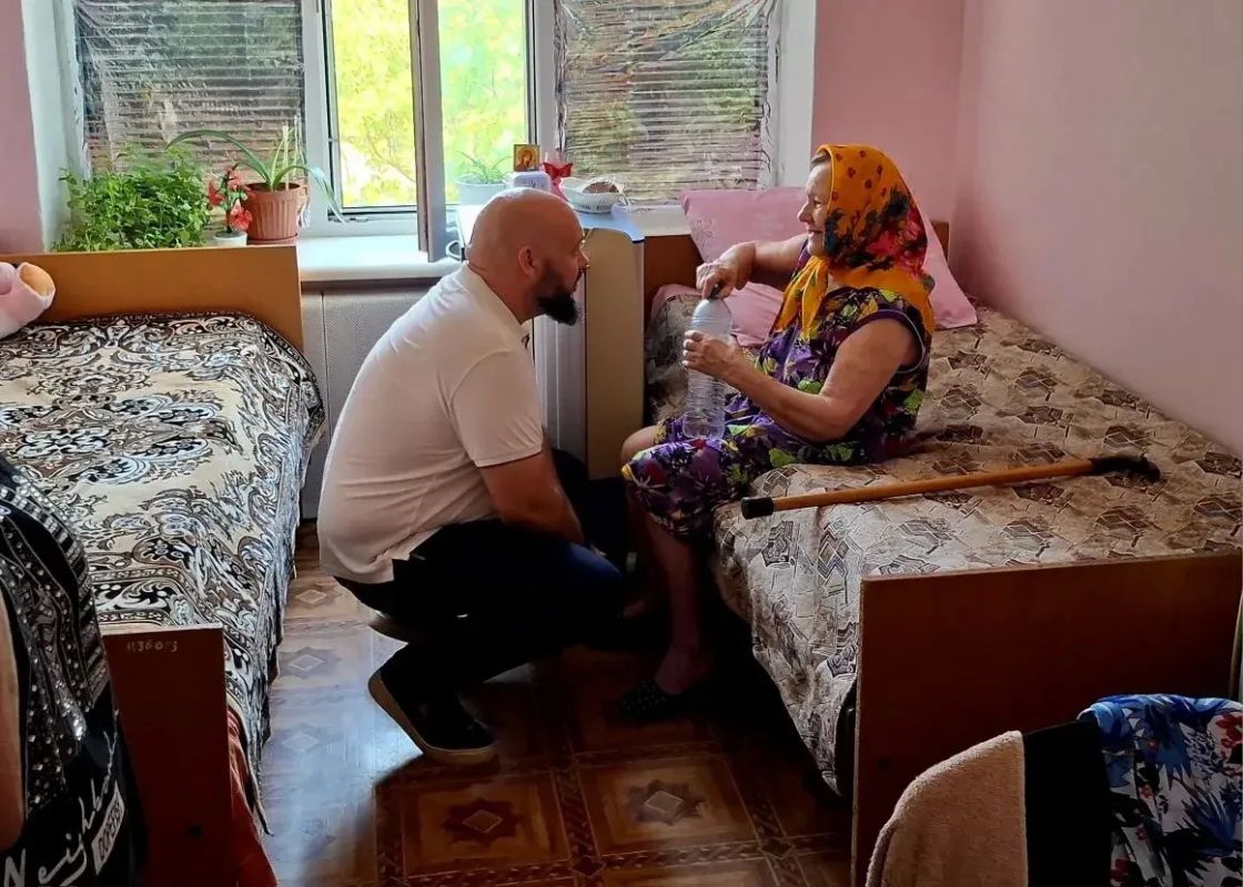 Проверил, как живут подопечные в Чаплинском гериатрическом пансионате Проверил, как живут подопечные в Чаплинском гериатрическом пансионате