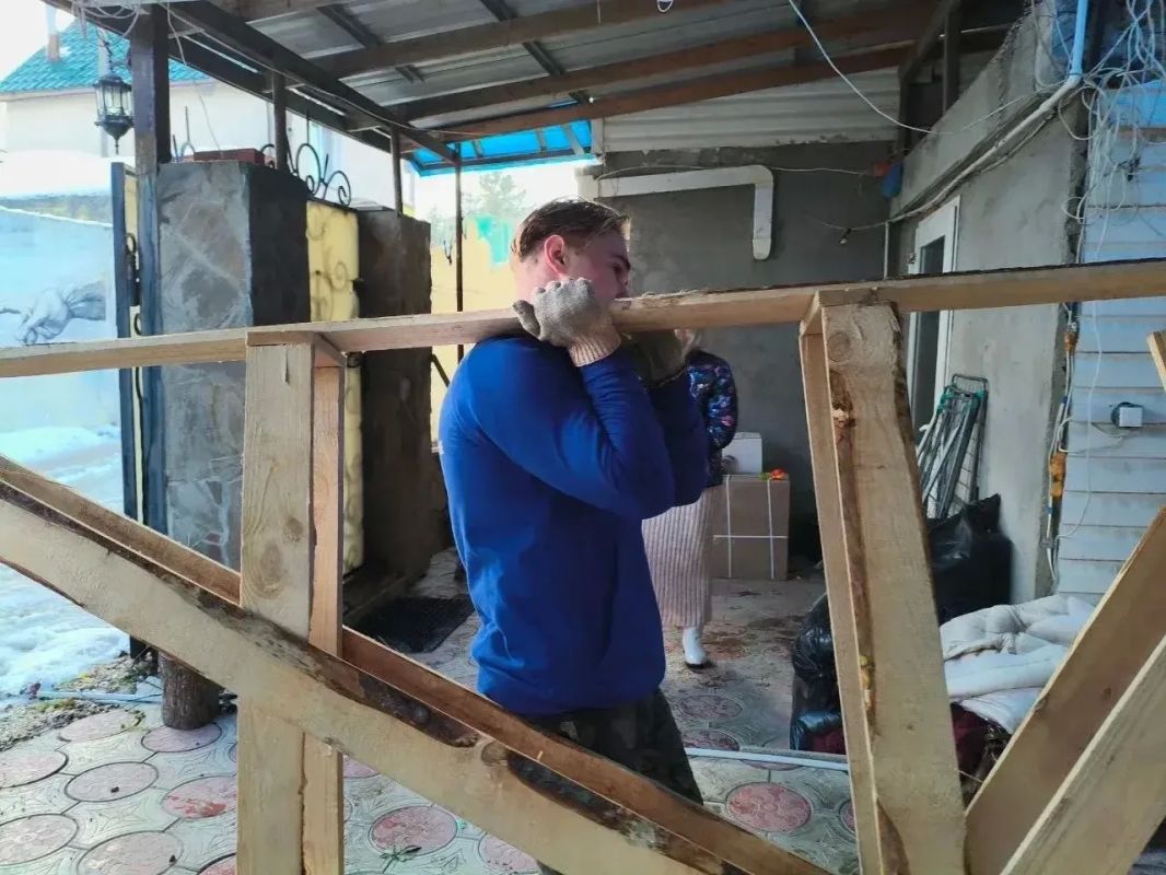 Михаил Развожаев: Сегодня 12 лет севастопольскому региональному отделению «Молодой Гвардии Единой России» Михаил Развожаев: Сегодня 12 лет севастопольскому региональному отделению «Молодой Гвардии Единой России»