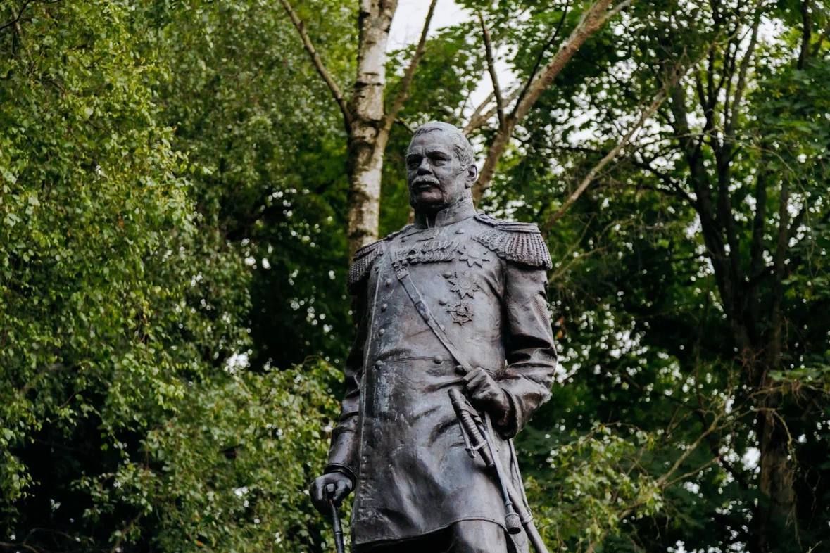 Владимир Мединский: В день 80-летия русского города Калининграда (об этом в «РГ», статья - по ссылке) вместе с руководством Калининградского РО РВИО возложили цветы к трем знаковым монументам: Владимир Мединский: В день 80-летия русского города Калининграда (об этом в «РГ», статья - по ссылке) вместе с руководством Калининградского РО РВИО возложили цветы к трем знаковым монументам: