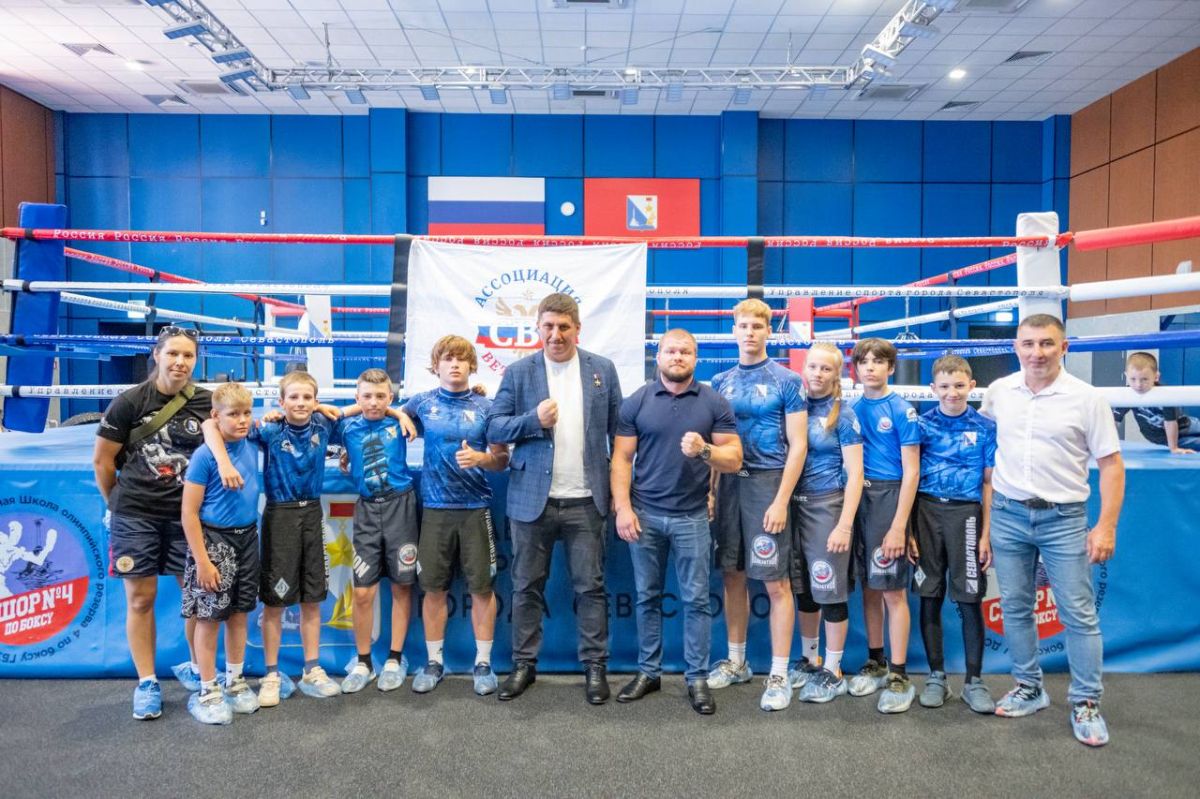 Михаил Развожаев: В Севастополе в ФОКе с залом для бокса «Спартак» стартовал военно-спортивный курс «Рубеж. Путь воина» Михаил Развожаев: В Севастополе в ФОКе с залом для бокса «Спартак» стартовал военно-спортивный курс «Рубеж. Путь воина»