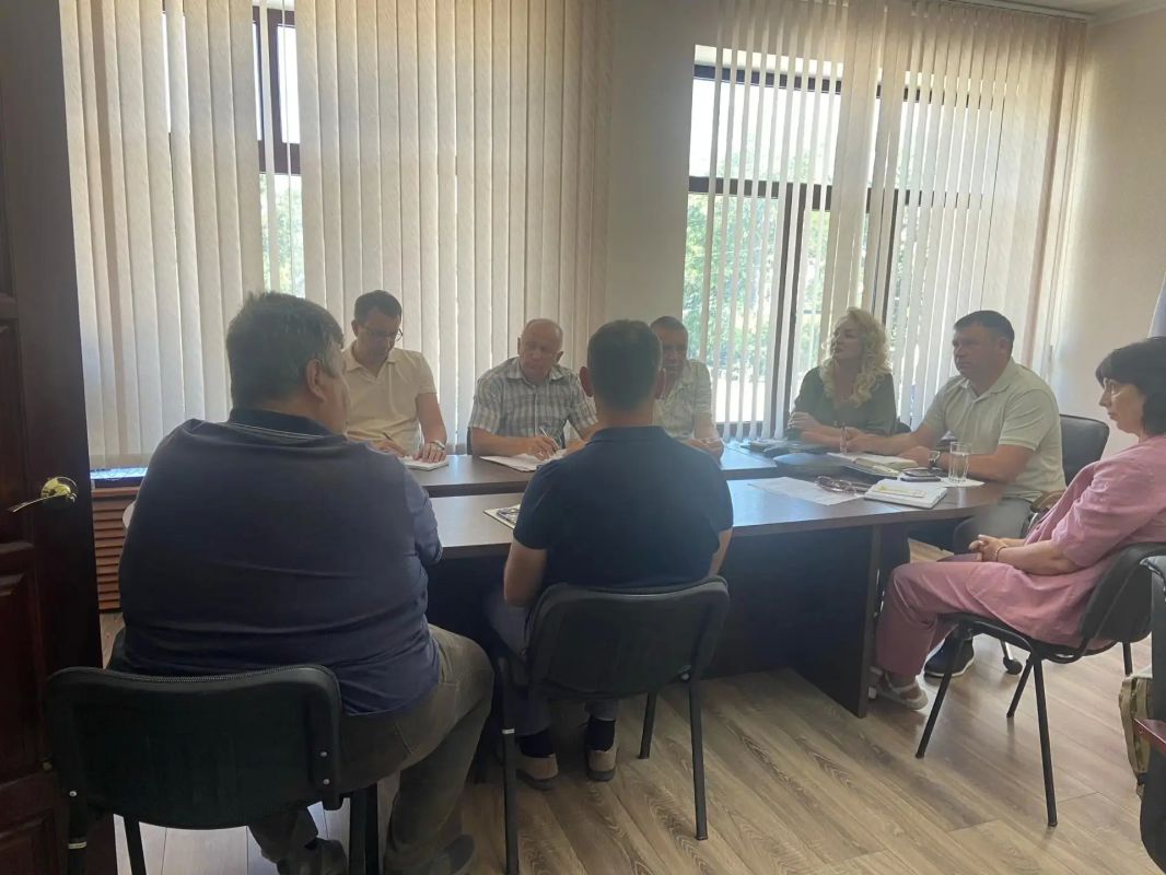 В администрации Ленинского района состоялось очередное аппаратное совещание под руководством Главы Администрации Игоря Крутькова, в котором приняли участие заместители Главы администрации, главы муниципальных образований –... В администрации Ленинского района состоялось очередное аппаратное совещание под руководством Главы Администрации Игоря Крутькова, в котором приняли участие заместители Главы администрации, главы муниципальных образований –...