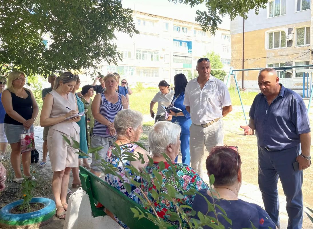 Глава Администрации района Василий Грабован и председатель районного совета Ольга Петрова встретились с жителями многоквартирных домов сел Восход и Марьяновка, чтобы лично услышать о том, что их волнует Глава Администрации района Василий Грабован и председатель районного совета Ольга Петрова встретились с жителями многоквартирных домов сел Восход и Марьяновка, чтобы лично услышать о том, что их волнует