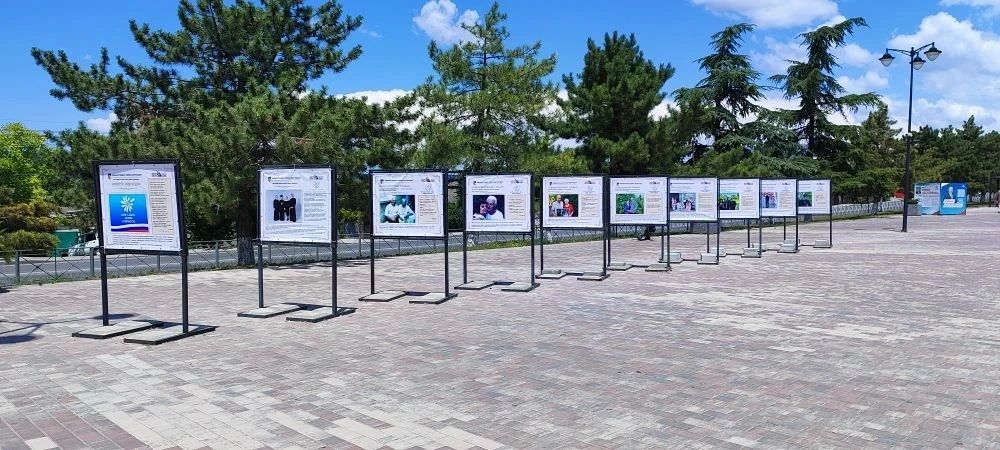 «Вместе навсегда»: в Бахчисарае установили фотовыставку, посвященную Дню семьи, любви и верности «Вместе навсегда»: в Бахчисарае установили фотовыставку, посвященную Дню семьи, любви и верности
