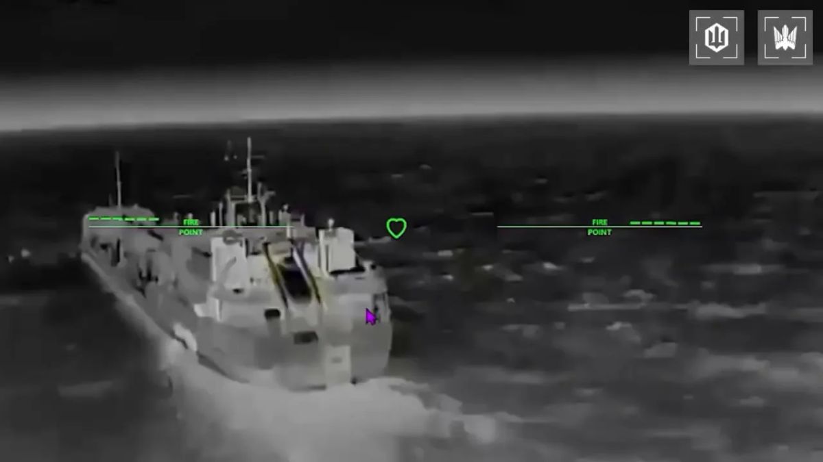 Удары украинских дронов по танкерам в Азовском море, пусковым установкам ЗРК С-400 в Крыму и Брянской области, а также повторные удары по подстанции ПС 330 кВ «Симферопольская», что вызвало массовые отключение электричества... Удары украинских дронов по танкерам в Азовском море, пусковым установкам ЗРК С-400 в Крыму и Брянской области, а также повторные удары по подстанции ПС 330 кВ «Симферопольская», что вызвало массовые отключение электричества...