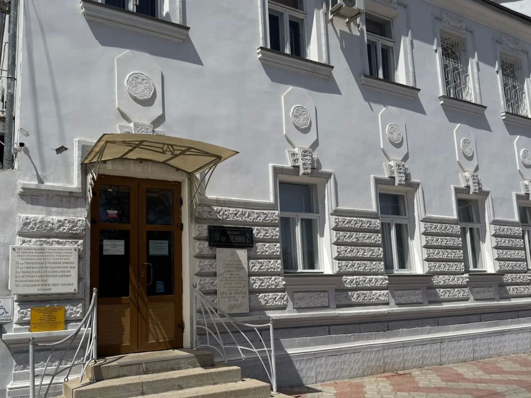 Начал работу «Центр содействия жителям города Евпатории», расположенный по адресу проспект им. Ленина, 2 (отдел по работе с обращениями граждан администрации города) Начал работу «Центр содействия жителям города Евпатории», расположенный по адресу проспект им. Ленина, 2 (отдел по работе с обращениями граждан администрации города)