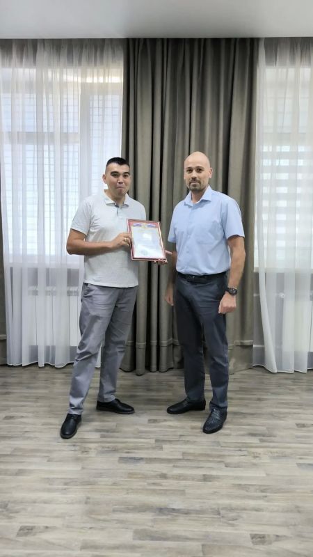 Заместитель министра имущественных и земельных отношений Республики Крым Сергей Соловьев вручил Почетные грамоты и Благодарности министра сотрудникам ГБУ РК "Центр землеустройства и кадастровой оценки" Заместитель министра имущественных и земельных отношений Республики Крым Сергей Соловьев вручил Почетные грамоты и Благодарности министра сотрудникам ГБУ РК "Центр землеустройства и кадастровой оценки"