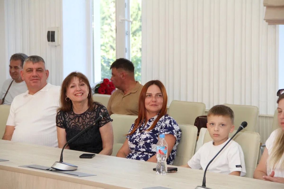 Константин Шимановский: В День семьи, любви и верности, чествовали супружеские пары Ялты, прожившие в счастливом браке не один десяток лет и воспитавшие прекрасных детей Константин Шимановский: В День семьи, любви и верности, чествовали супружеские пары Ялты, прожившие в счастливом браке не один десяток лет и воспитавшие прекрасных детей