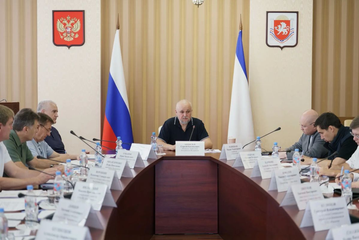 Михаил Развожаев: Сегодня обсудили работу топливно-энергетического комплекса Севастополя и полуострова с Министром энергетики России Сергеем Евгеньевичем Цивилевым и Главой Республики Крым Сергеем Валерьевичем Аксёновым