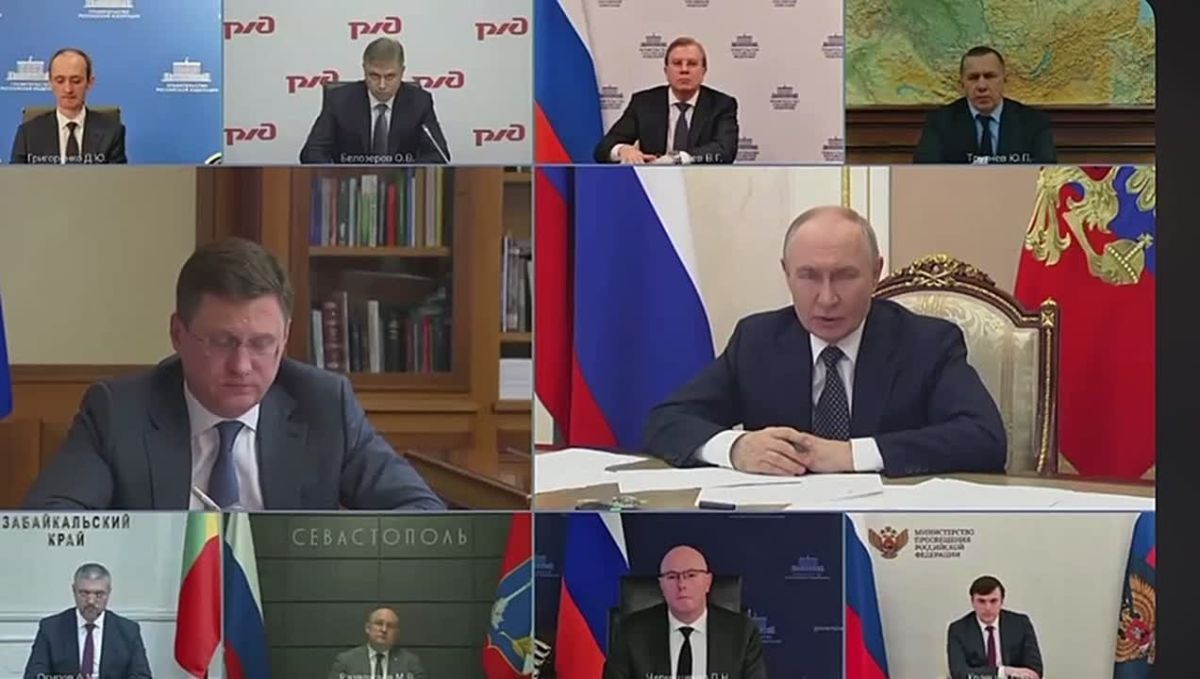 Путин поручил быстрее разобраться с проблемами Крыма с топливом