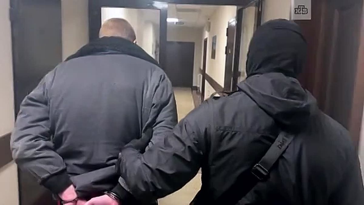Двоих россиян задержали в Крыму за сбор данных о частях Минобороны в зоне СВО и фиксировании последствий ударов ВСУ, сообщила ФСБ